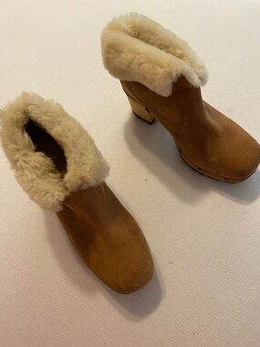 Ugg Women’s Suede Shearling Cuff Booties - Brown nwot